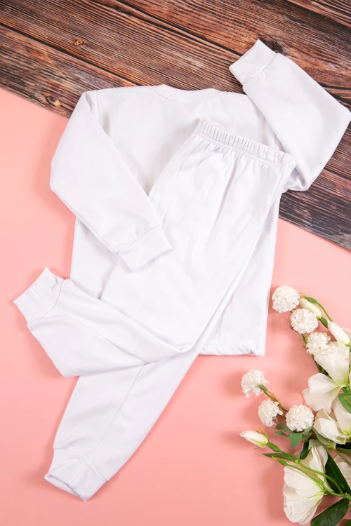 طقم بيجاما بناتي شتوي قطعتين لون أبيض بأكمام طويلة مع بنطلون طويل بزم