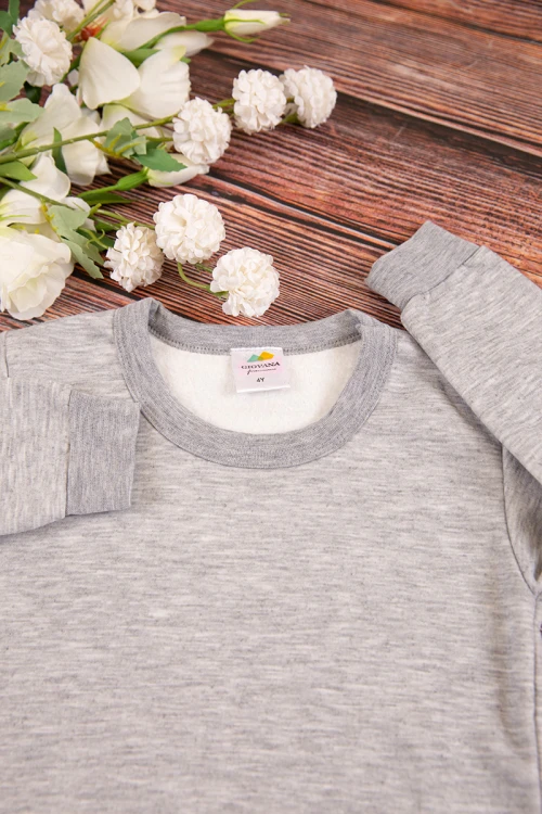 طقم بيجاما بناتي شتوي قطعتين لون رصاصي بأكمام طويلة مع بنطلون طويل بزم