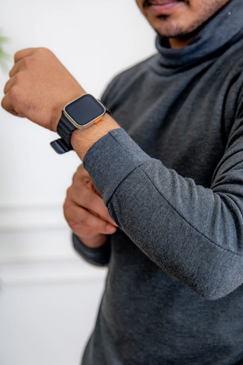 طقم بيجاما رجالي شتوي قطعتين لون رصاصي بياقة عالية و أكمام طويلة