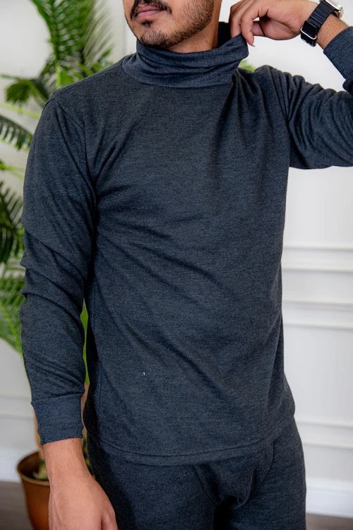 طقم بيجاما رجالي شتوي قطعتين لون رصاصي بياقة عالية و أكمام طويلة