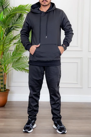 طقم رجالي شتوي قطعتين لون أسود ببلوفر هودي قبعة متصلة و جيوب أمامية