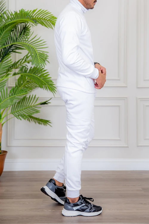 طقم بيجاما رجالي شتوي قطعتين لون أبيض بياقة عالية و أكمام طويلة
