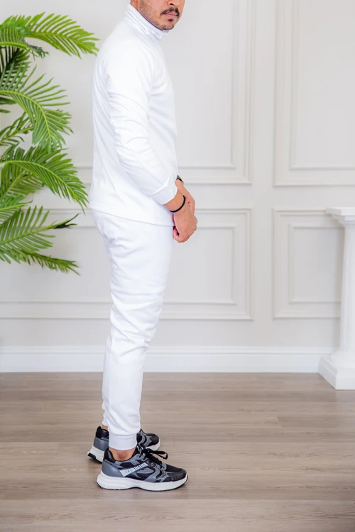 طقم بيجاما رجالي شتوي قطعتين لون أبيض بياقة عالية و أكمام طويلة