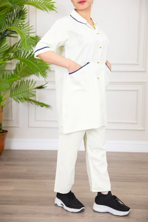 زي عاملة منزلية ثلاث قطع متعدد الألوان قميص طويل بجيوب و أزرار من الأمام مع مريلة بجيب عملي و رباط على الجانبين