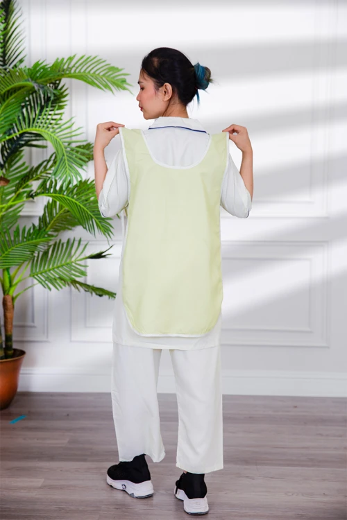 زي عاملة منزلية ثلاث قطع متعدد الألوان قميص طويل بجيوب و أزرار من الأمام مع مريلة بجيب عملي و رباط على الجانبين