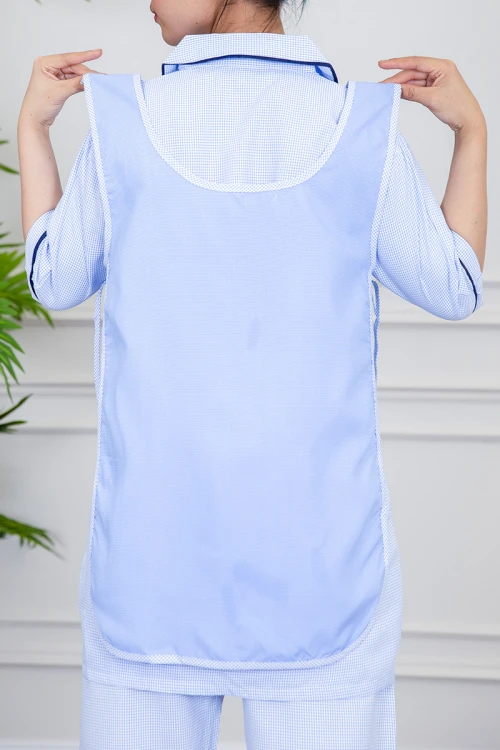 زي عاملة منزلية ثلاث قطع متعدد الألوان قميص طويل بجيوب و أزرار من الأمام مع مريلة بجيب عملي و رباط على الجانبين