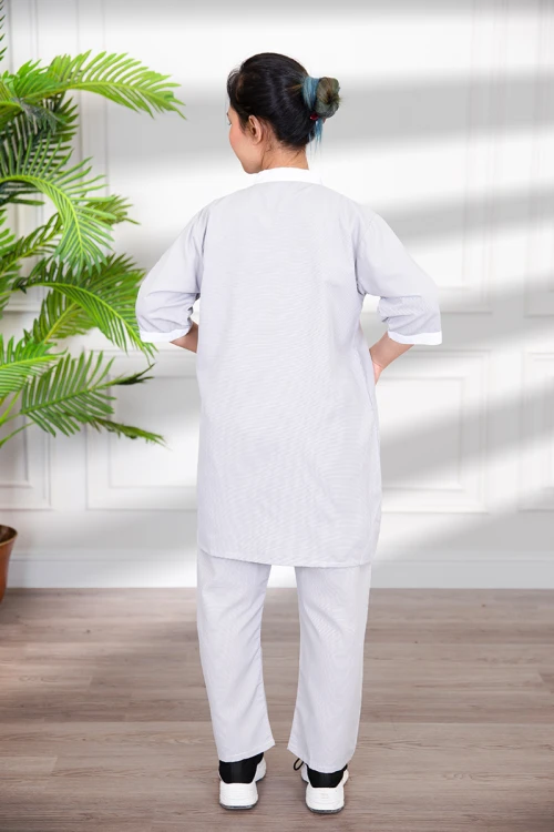 زي عاملة منزلية ثلاث قطع متعدد الألوان قميص طويل بجيوب و سحاب قصير من الأمام مع مريلة بجيب عملي و رباط على الجانبين