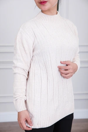 بلوفر نسائي شتوي لون اوف وايت بياقة عالية و أكمام طويلة