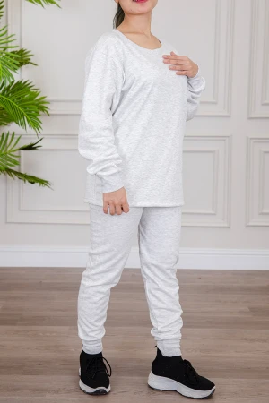 بيجاما نسائية شتوية قطعتين لون اوف وايت بياقة دائرية و بأكمام و بنطلون طويل