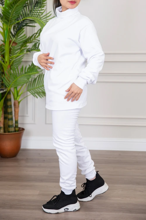 بيجاما نسائية شتوية قطعتين لون أبيض سادة بياقة عالية و بأكمام و بنطلون طويل
