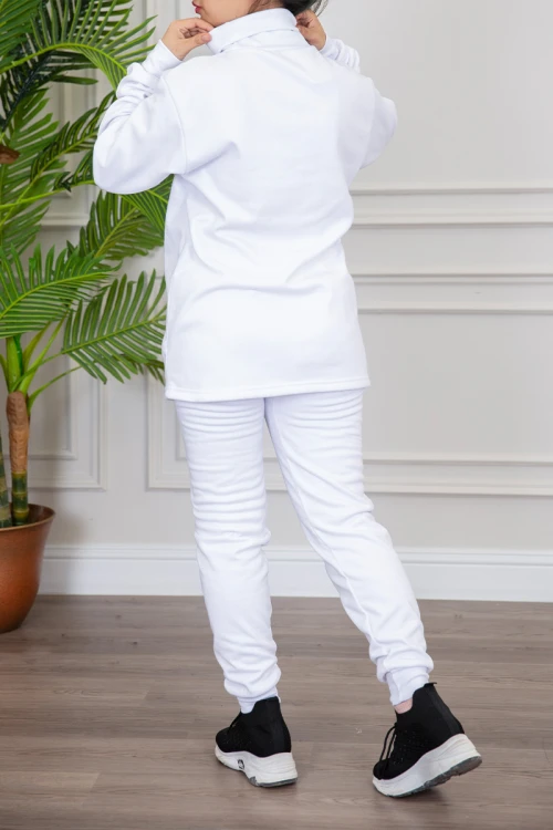 بيجاما نسائية شتوية قطعتين لون أبيض سادة بياقة عالية و بأكمام و بنطلون طويل