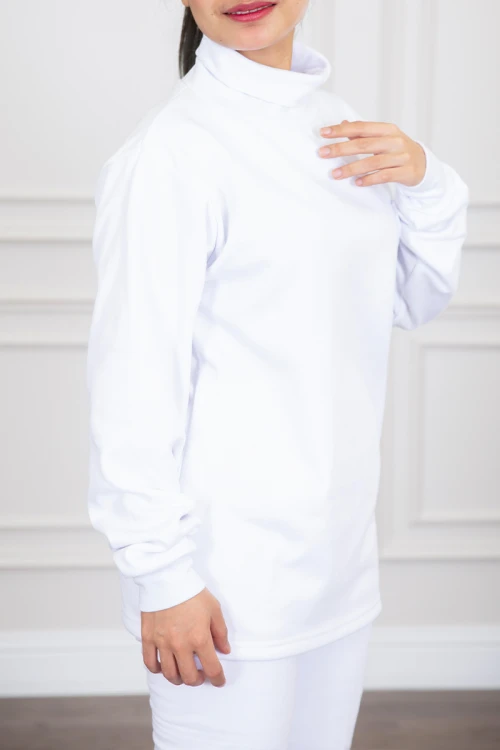 بيجاما نسائية شتوية قطعتين لون أبيض سادة بياقة عالية و بأكمام و بنطلون طويل