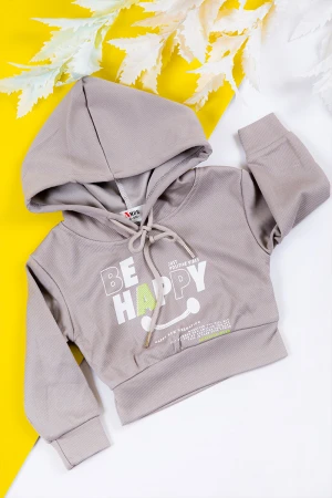 طقم بناتي شتوي قطعتين لون بيج  بكتابات من الأمام و بقبعة رأس  و أكمام طويلة و رباط و زم من الخصر 