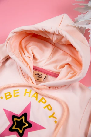 طقم بناتي شتوي قطعتين لون خربزي بكتابات من الأمام و بقبعة رأس  و أكمام طويلة و رباط و زم من الخصر 