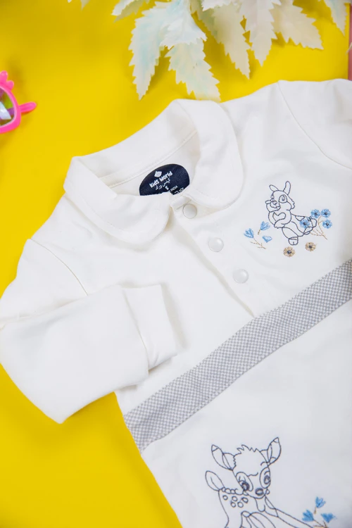 بربتوز بناتي أطفال لون أبيض برسومات من الأمام و أكمام طويلة و بأزرار من الأمام و الأسفل