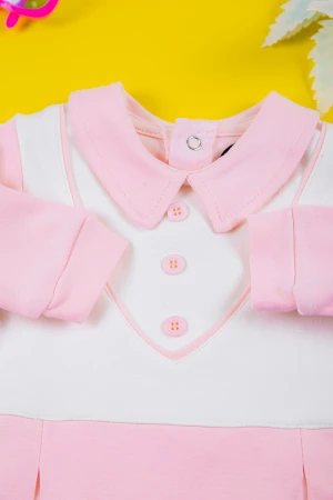 بربتوز بناتي أطفال لون وردي و أبيض مزين بأزرار من الأمام ذو أكمام طويلة و أزرار من الخلف و الأسفل