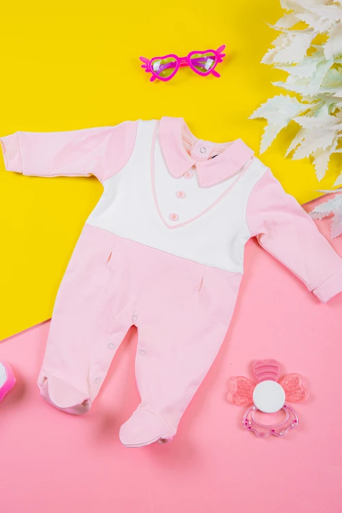 بربتوز بناتي أطفال لون وردي و أبيض مزين بأزرار من الأمام ذو أكمام طويلة و أزرار من الخلف و الأسفل