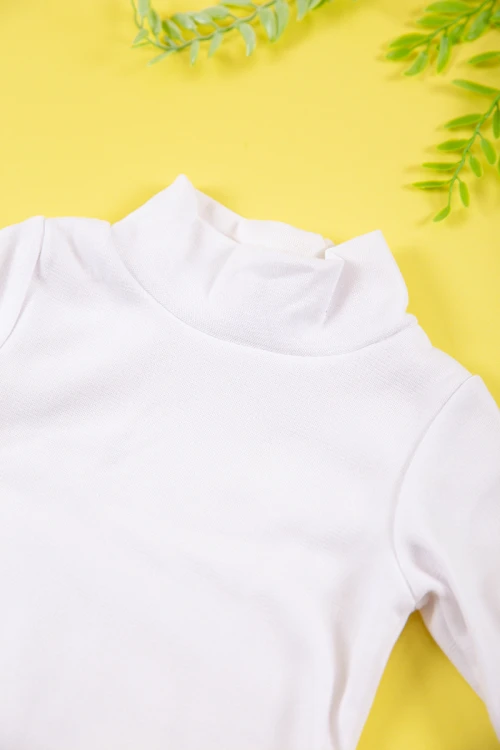 بربتوز  أطفال لون أبيض سادة بياقة عالية و أكمام طويلة و بأزرار من الأسفل