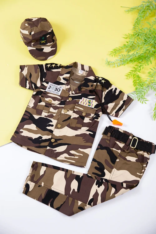 بدلة عسكرية ولادي 4 قطع لون بني بقبعة و تيشيرت داخلي منفصل و حزام في الخصر و بأزرار و جيوب من الأمام