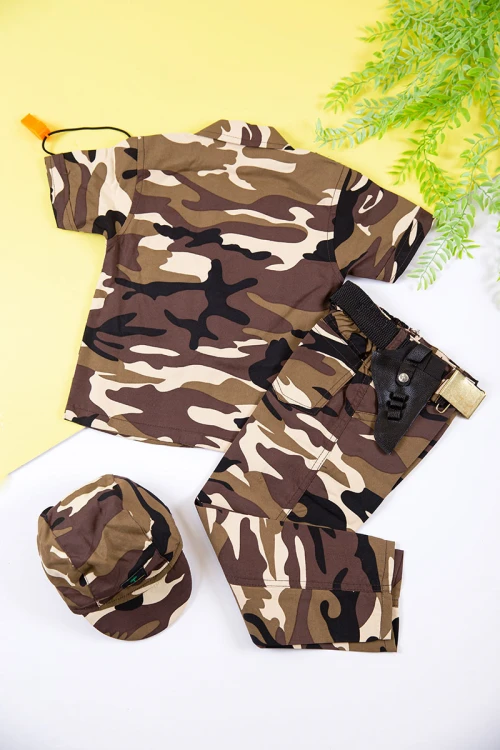 بدلة عسكرية ولادي 4 قطع لون بني بقبعة و تيشيرت داخلي منفصل و حزام في الخصر و بأزرار و جيوب من الأمام