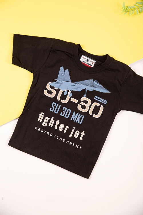 بدلة عسكرية ولادي 4 قطع لون بني بقبعة و تيشيرت داخلي منفصل و حزام في الخصر و بأزرار و جيوب من الأمام