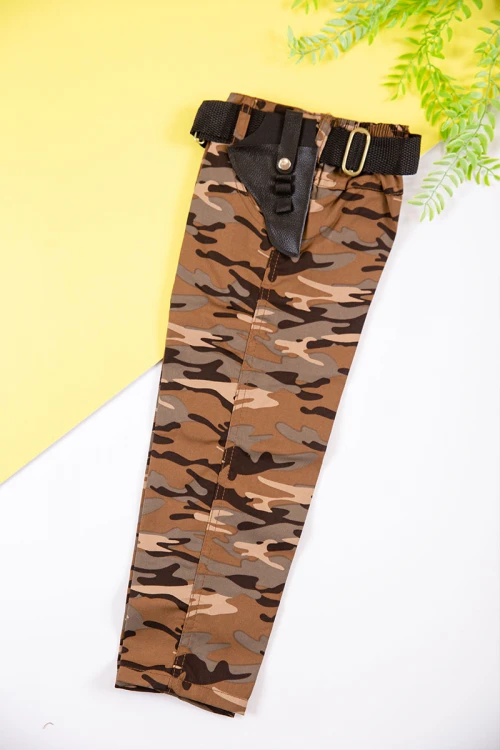 بدلة عسكرية ولادي 4 قطع لون بني بقبعة و تيشيرت داخلي منفصل و حزام في الخصر و بأزرار و جيوب من الأمام