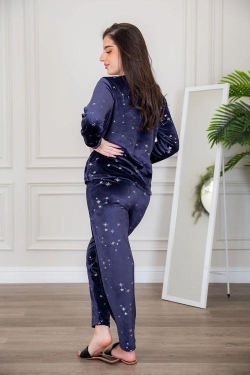 طقم نسائي شتوية قطعتين لون كحلي مزينة بالنجوم ذو أكمام طويلة و بنطلون بزم و رباط من الخصر