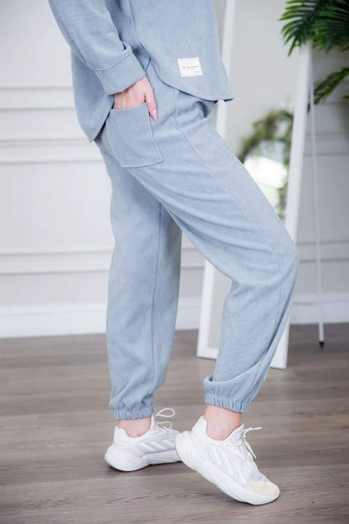 طقم نسائي شتوية قطعتين لون كحلي مزينة بالنجوم ذو أكمام طويلة و بنطلون بزم و رباط من الخصر