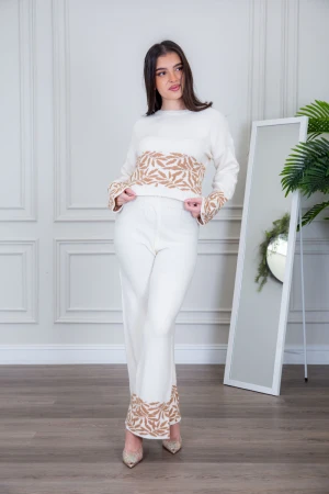 طقم تريكو نسائي شتوي قطعتين متعدد الألوان مشجر ذو أكمام طويلة و بنطلون طويل