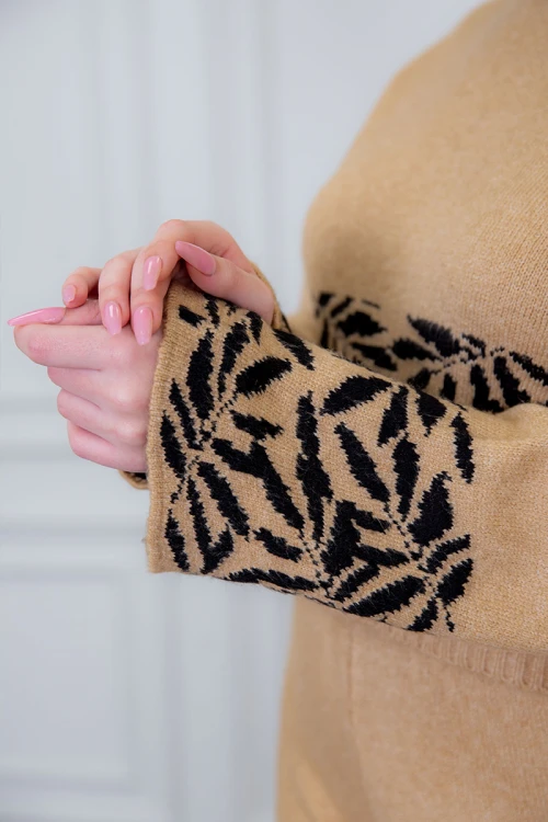 طقم تريكو نسائي شتوي قطعتين متعدد الألوان مشجر ذو أكمام طويلة و بنطلون طويل