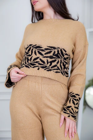 طقم تريكو نسائي شتوي قطعتين متعدد الألوان مشجر ذو أكمام طويلة و بنطلون طويل