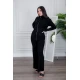 طقم تريكو نسائي شتوي قطعتين لون أسود بياقة عالية وسحاب من الأمام ذو أكمام طويلة و بنطلون طويل