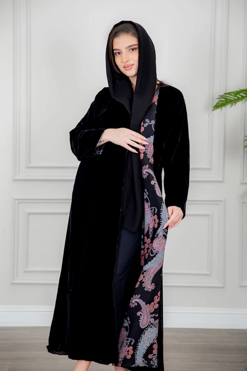 عباية نسائية شتوي أنيقة وجهين دبل فيس وجه سادة من قماش المخمل و وجه قماش كشميري كامل مع طرحة