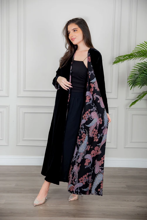 عباية نسائية شتوي أنيقة وجهين دبل فيس وجه سادة من قماش المخمل و وجه قماش كشميري كامل مع طرحة