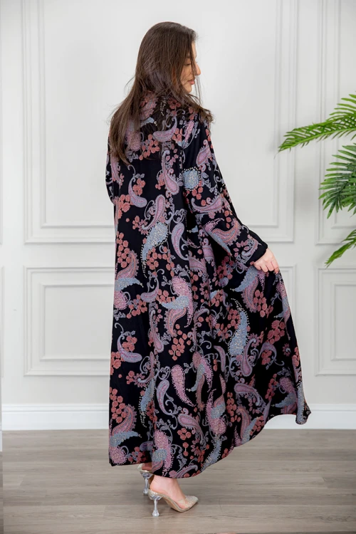 عباية نسائية شتوي أنيقة وجهين دبل فيس وجه سادة من قماش المخمل و وجه قماش كشميري كامل مع طرحة