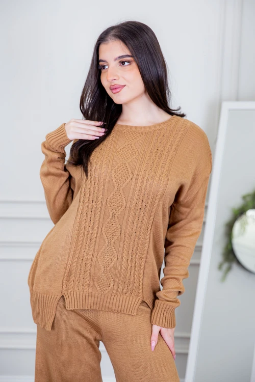 طقم تريكو نسائي شتوي قطعتين لون بني ذو أكمام طويلة و بنطلون طويل