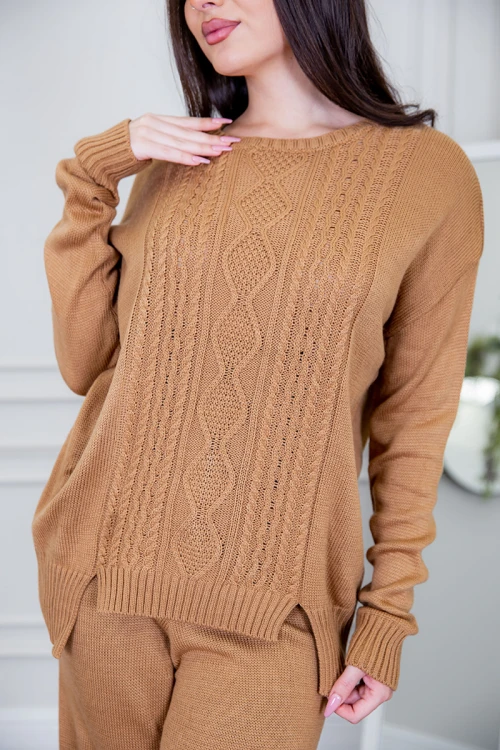 طقم تريكو نسائي شتوي قطعتين لون بني ذو أكمام طويلة و بنطلون طويل