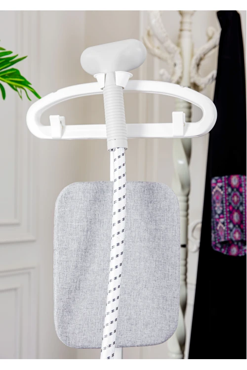 مكواة ملابس بخار عامودية  لون برتقالي مع ملحقاتها