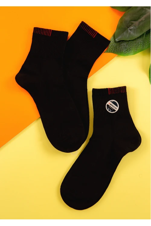 جوارب رجالية وسط لون أسود عدد 3 قطع بخيوط باللون الأحمر من الأعلى