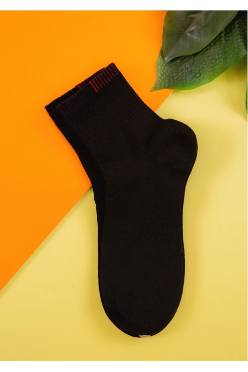 جوارب رجالية وسط لون أسود عدد 3 قطع بخيوط باللون الأحمر من الأعلى