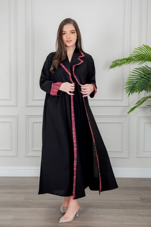 عباية نسائية كشميري أنيقة لون أسود بياقة و أكمام مزينة من الأطراف و أزرار من الأمام مع طرحة