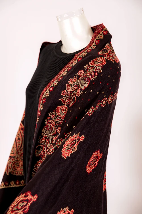 شال كشميري نسائي لون أسود بنقوش باللون الأحمر و البيج