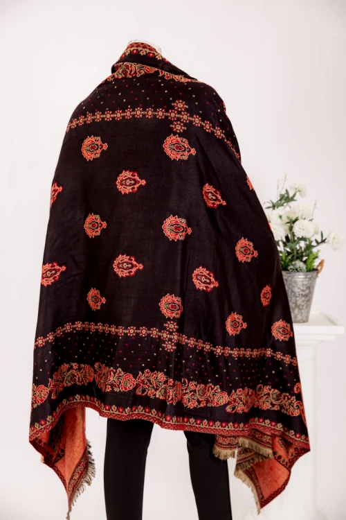 شال كشميري نسائي لون أسود بنقوش باللون الأحمر و البيج