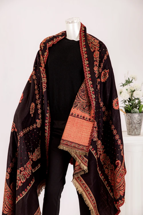 شال كشميري نسائي لون أسود بنقوش باللون الأحمر و البيج