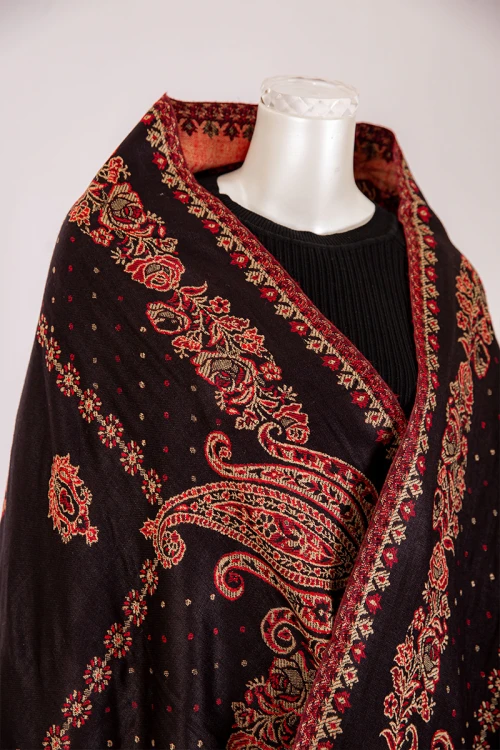 شال كشميري نسائي لون أسود بنقوش باللون الأحمر و البيج