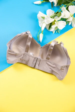 صدرية نسائي مبطنة لون لحمي بأحزمة قابلة للتعديل من الخلف  