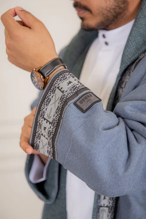 فروه شتوي رجالي وجهين دبل فيس بقبعة و جيوب من الأمام بتصميم تراثي