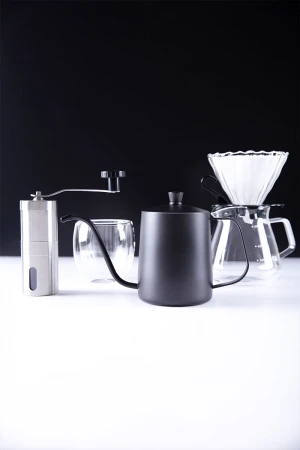 شنطة قهوة 12 قطعة لون أسود