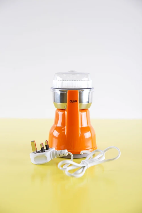 مطحنة قهوة لون برتقالي بوعاء و شفرات من الفولاذ المقاوم للصدأ