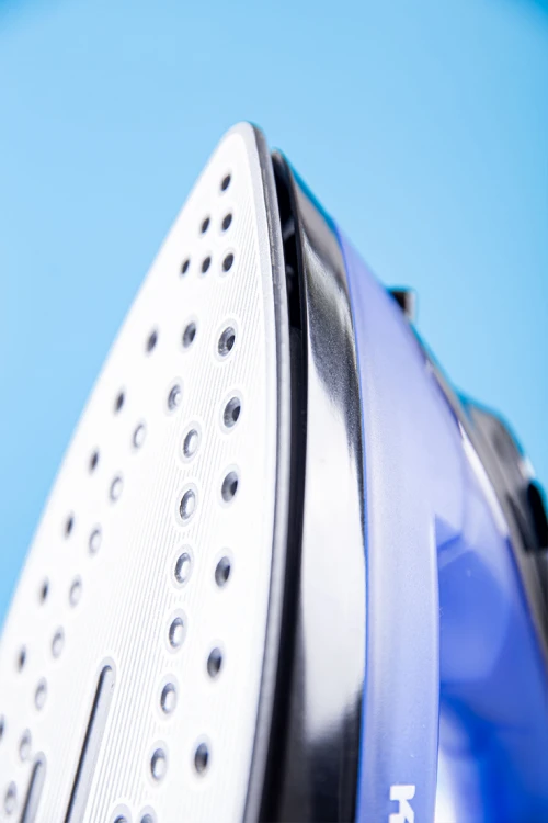 مكواة بخار كهربائية 2200 واط لون أسود و أزرق